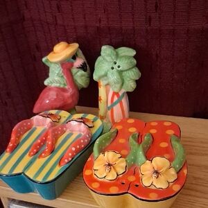 2 Beachtime Fun Salt And Pepper Sets